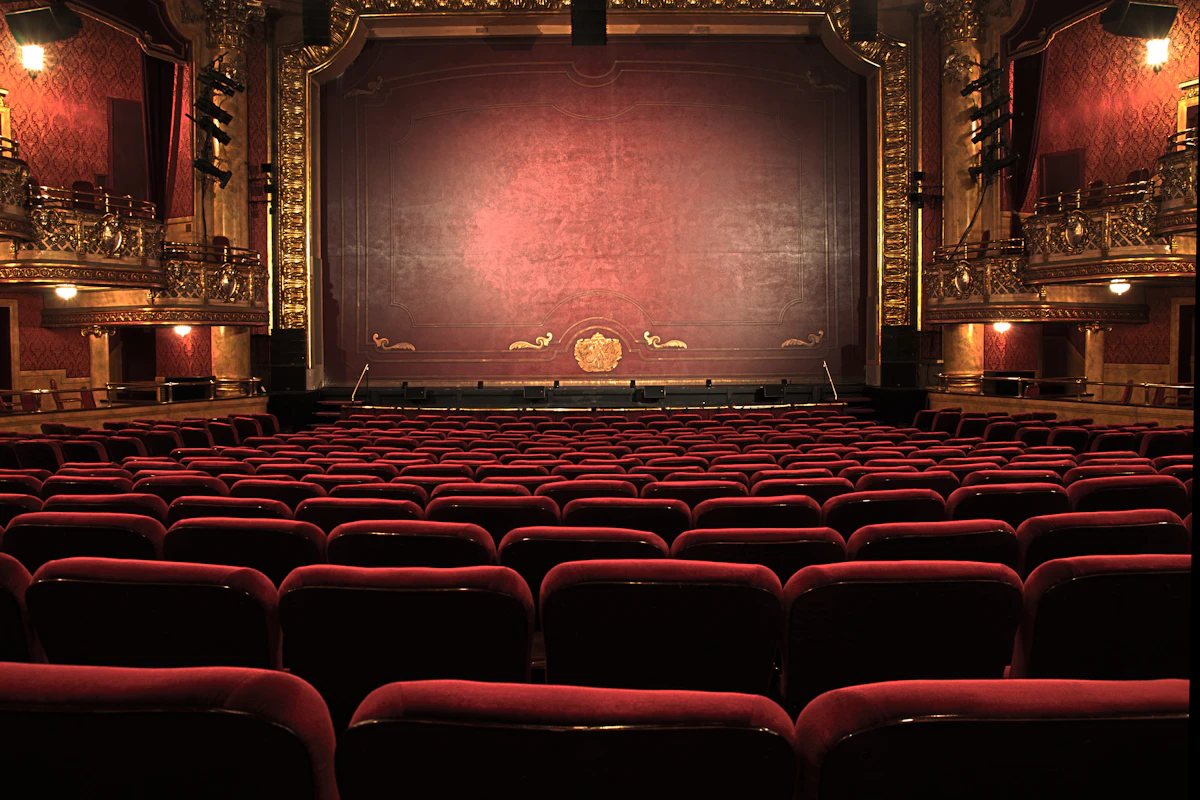 Escenario con luces de sala